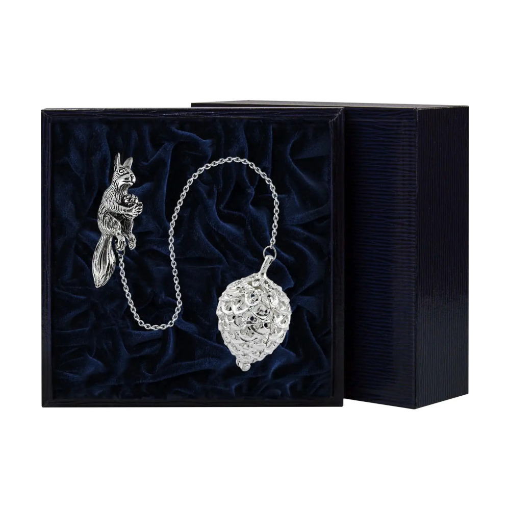 Ситечко Белка с шишкой с чернением в футляре из серебра 925 пробы подарок на Новый год