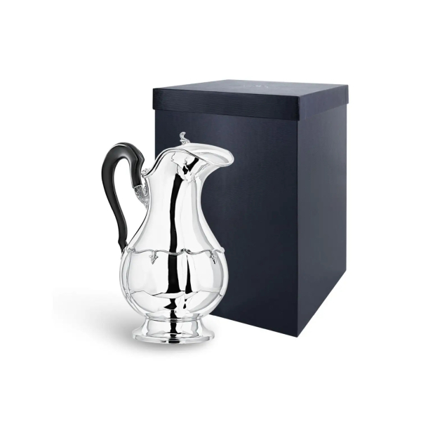 Кувшин с цветочным орнаментом и деревянной ручкой и крышкой из серебра 925 пробы в футляре