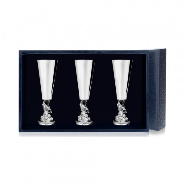 Набор серебряных рюмок  Золотая Рыбка  из 3 предметов