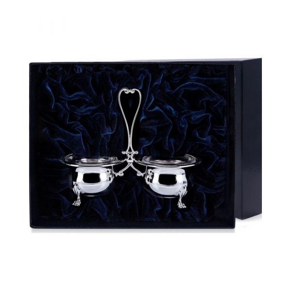 Серебряная солонка и перечница