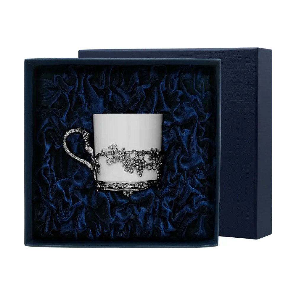 Чашка чайная Виноград с чернением из серебра 925 пробы в футляре