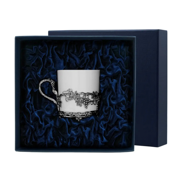 Чашка чайная Виноград с чернением из серебра 925 пробы в футляре