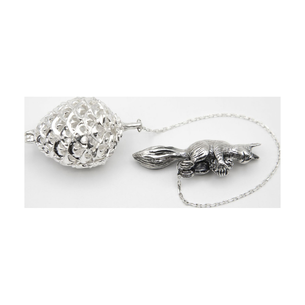 Ситечко Белка с шишкой с чернением в футляре из серебра 925 пробы подарок на Новый год